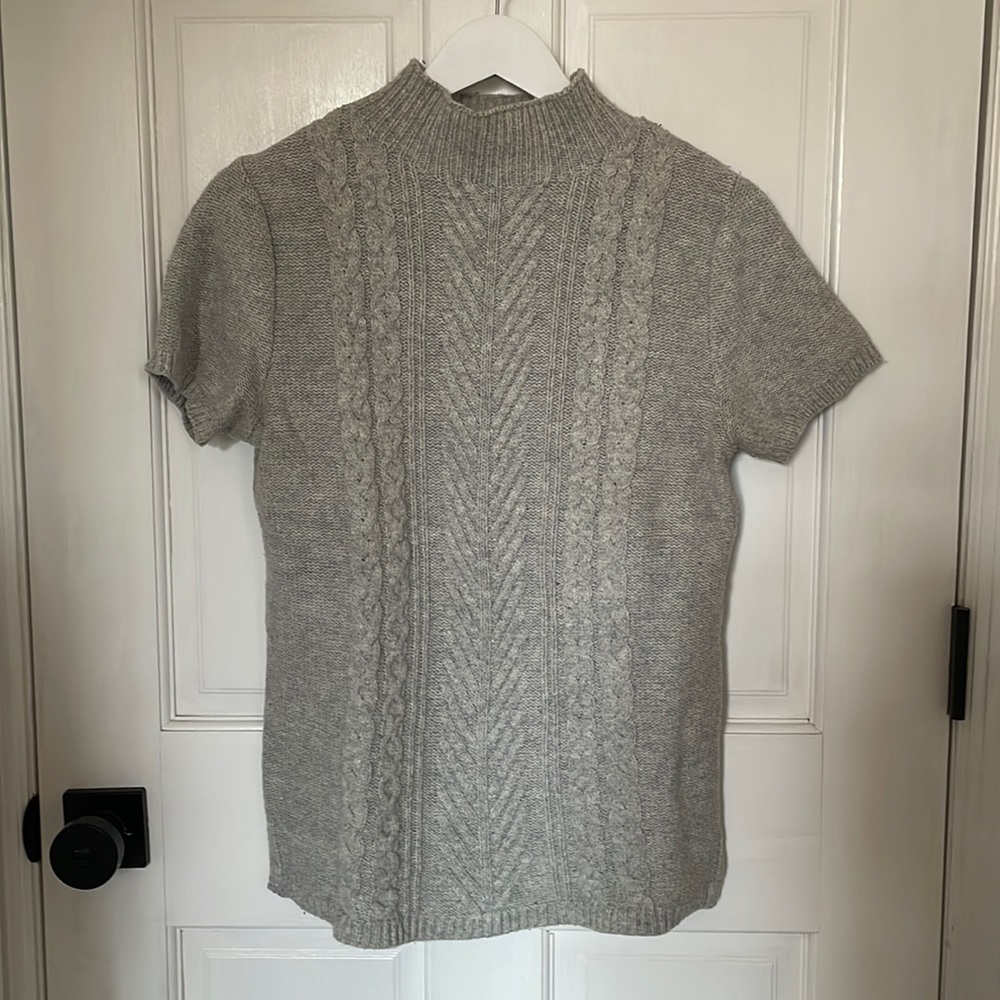 Gap sweater
